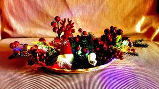 Centro de Mesa Navideño Rojo y Dorado