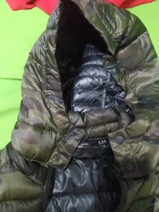 Chaleco camuflaje hombre con capucha