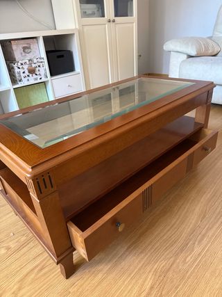 Mesa de centro de madera y cristal