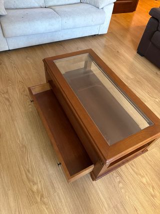 Mesa de centro de madera y cristal