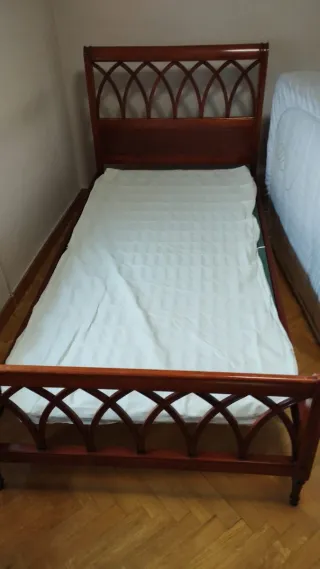 2 Camas 90 estrustura Madera con somier y colchón