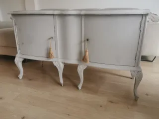 Mueble antiguo restaurado gris