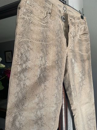 Pantalón SQS estampado serpiente
