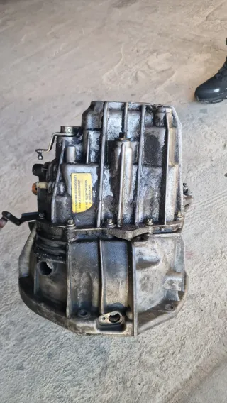 Caja de cambio Renault Trafic 1.9 para reparar