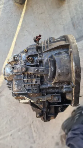 Caja de cambio Renault Trafic 1.9 para reparar