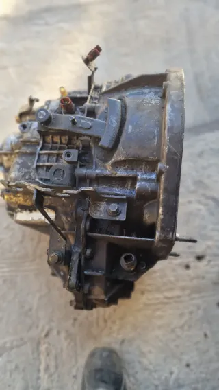 Caja de cambio Renault Trafic 1.9 para reparar