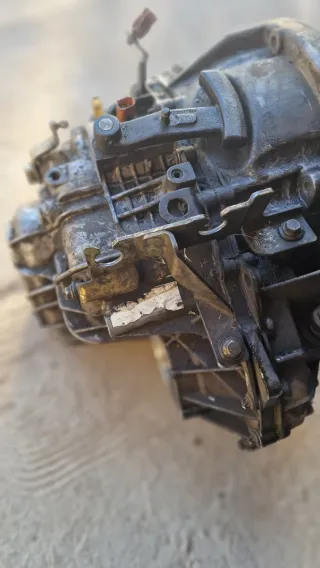 Caja de cambio Renault Trafic 1.9 para reparar