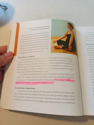 La biblia del yoga: Guía esencial de las postur...