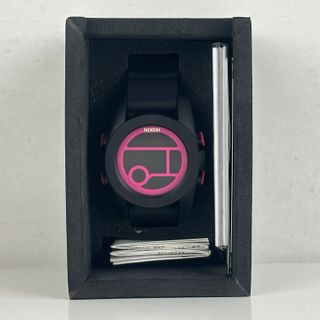 Nixon The Unit 40 Esfera Negra y Rosa