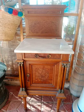 Comodino in legno e marmo