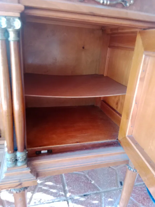 Comodino in legno e marmo