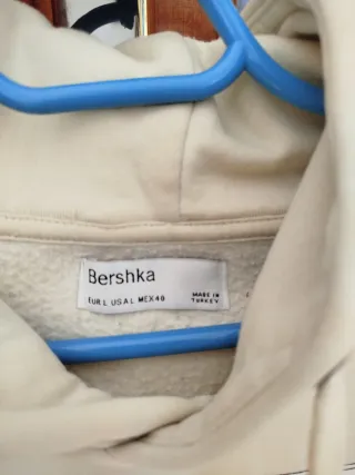 Sudadera Bershka beige con estampado de seta