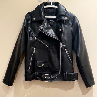 SIN ESTRENAR - Biker negra Pull&Bear