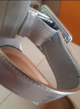 Zapatos de tacón plateados talla 37