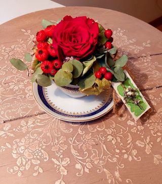 Composizione fiori stabilizzati in tazza