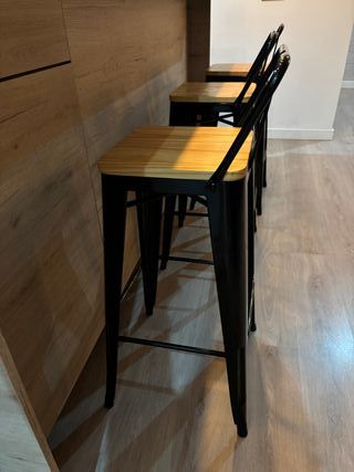Taburetes estilo industrial metal y madera. 3 unid