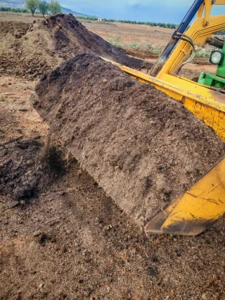 Estiércol de pollo y pavo con paja