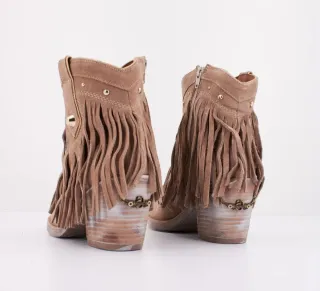 Botines Nemonik nuevos con flecos.