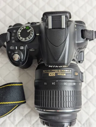 Cámara Nikon D3100 con bolso y cargador