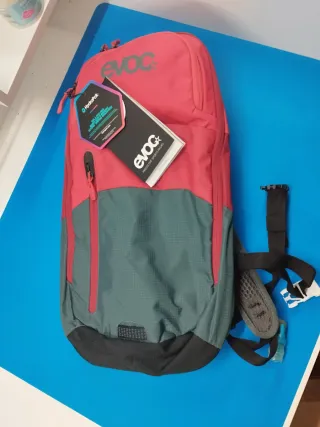 Mochila EVOC 6L + Bolsa Hidratación 2L