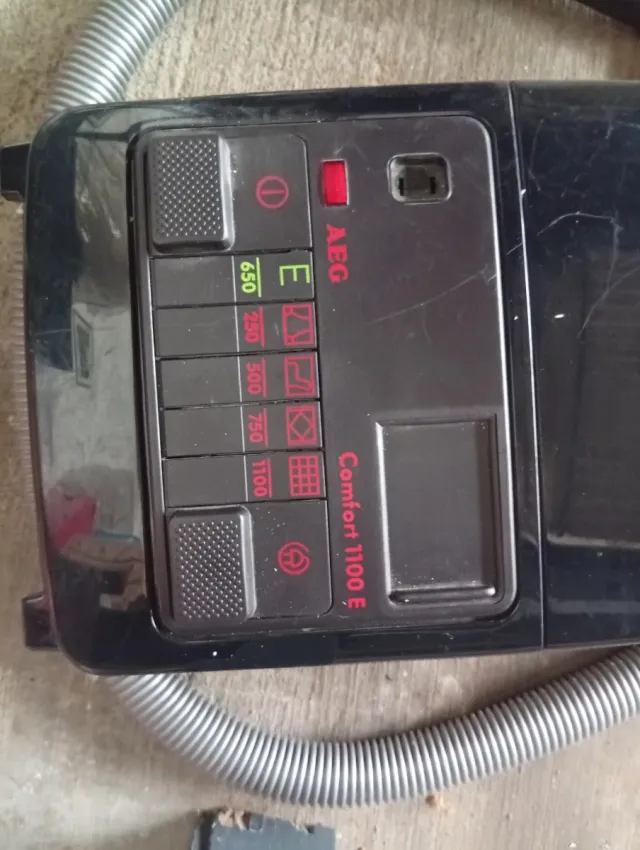 Aspiradora AEG Comfort 1100 E