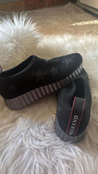 Zapatillas WEEKEND negras con estrellas plateadas