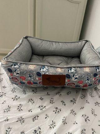 Cama para mascotas con estampado de perros