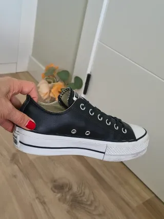 Converse de piel con plataforma talla 39
