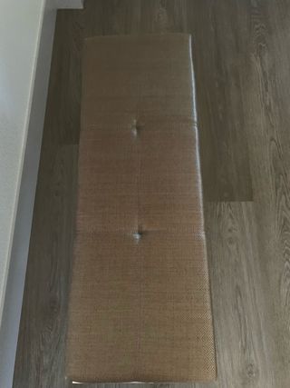 Banco pie de cama moderno, tapizado rafia