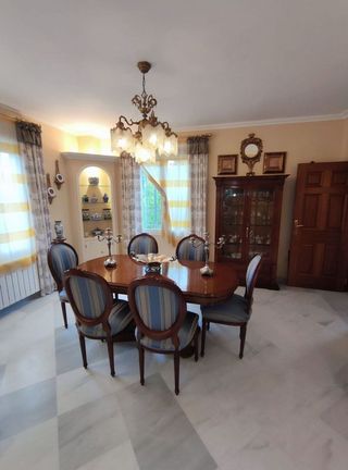 Chalet en venta en Linares