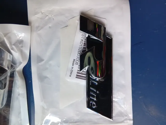 Emblema R Line Cromado