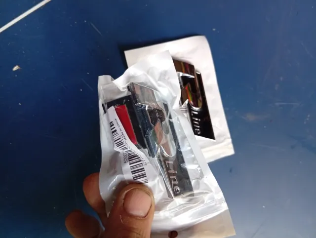 Emblema R Line Cromado