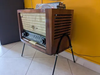 Radio Vintage Anni '50 con Portadischi