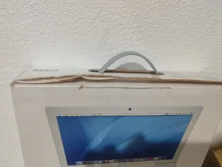 Caja MacBook Apple SOLO CAJA Y CORCHOS