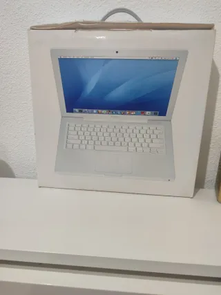 Caja MacBook Apple SOLO CAJA Y CORCHOS