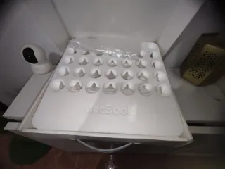 Caja MacBook Apple SOLO CAJA Y CORCHOS