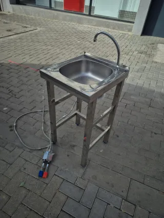 Pica de acero inoxidable con grifo