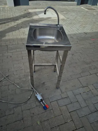 Pica de acero inoxidable con grifo