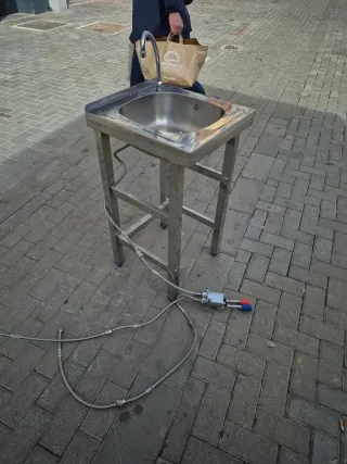 Pica de acero inoxidable con grifo