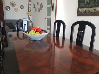 ESTUPENDA mesa comedor y 6 sillas. Mesa impecable.