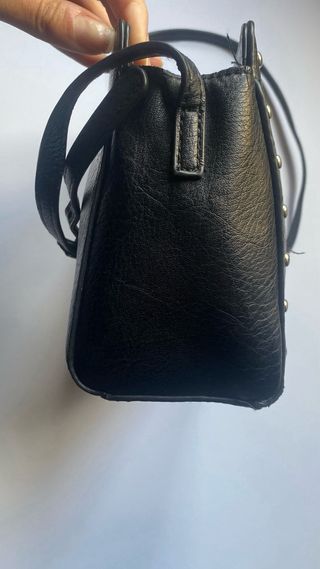 Bolso negro pequeño bordado flores