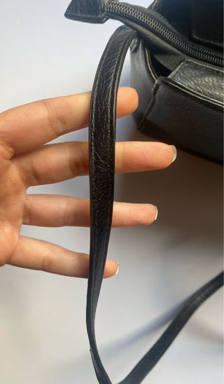 Bolso negro pequeño bordado flores