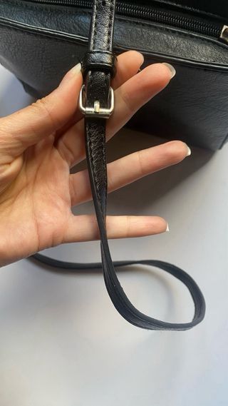 Bolso negro pequeño bordado flores