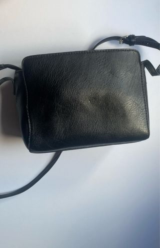 Bolso negro pequeño bordado flores