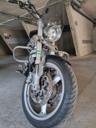 Hyosung Aquila 650 Custom Moto.