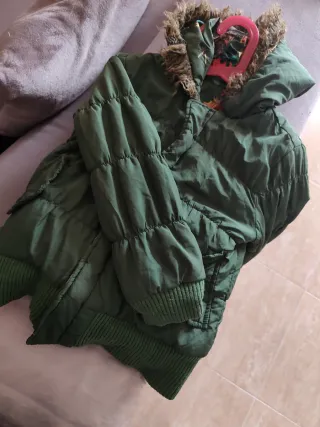 Chaqueta Desigual verde con capucha reversible