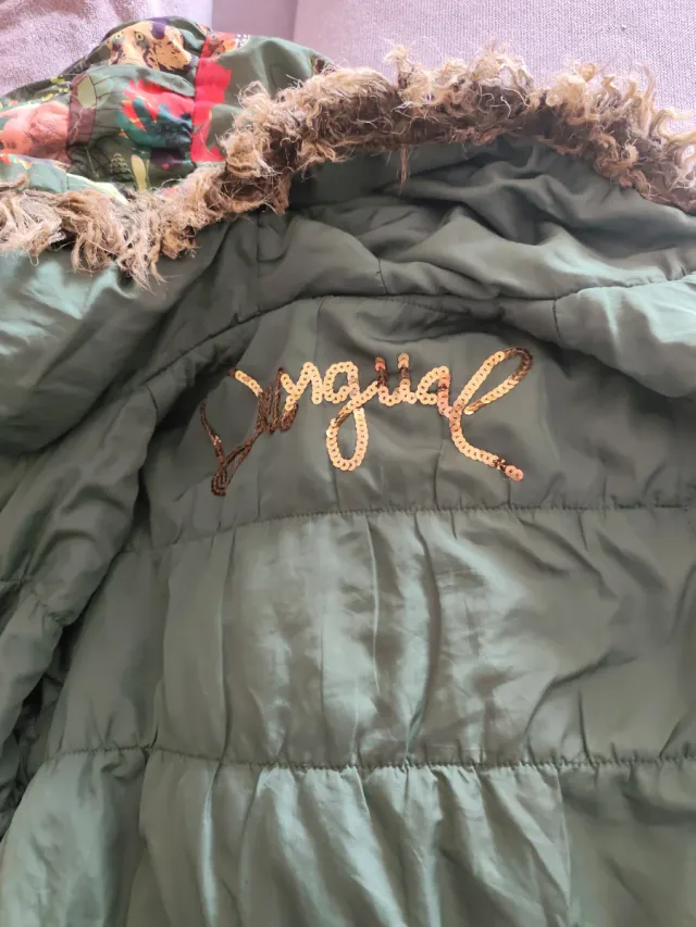 Jaqueta Desigual verde com capuz reversível