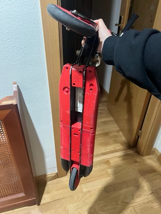 Patinete infantil rojo y negro