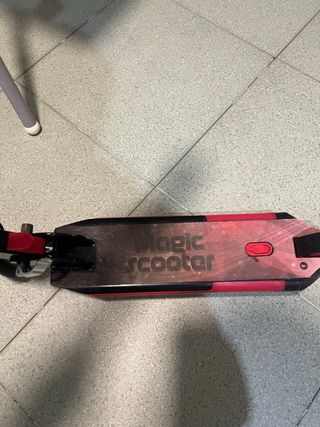 Patinete infantil rojo y negro