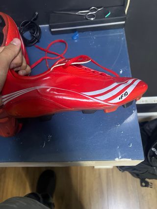 Adidas F10 Tacos de Fútbol Rojos talla 42
